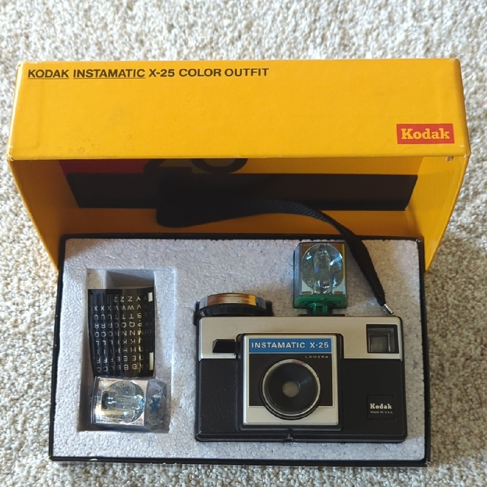 Vintage Kodak Instamatic X-25 Camera